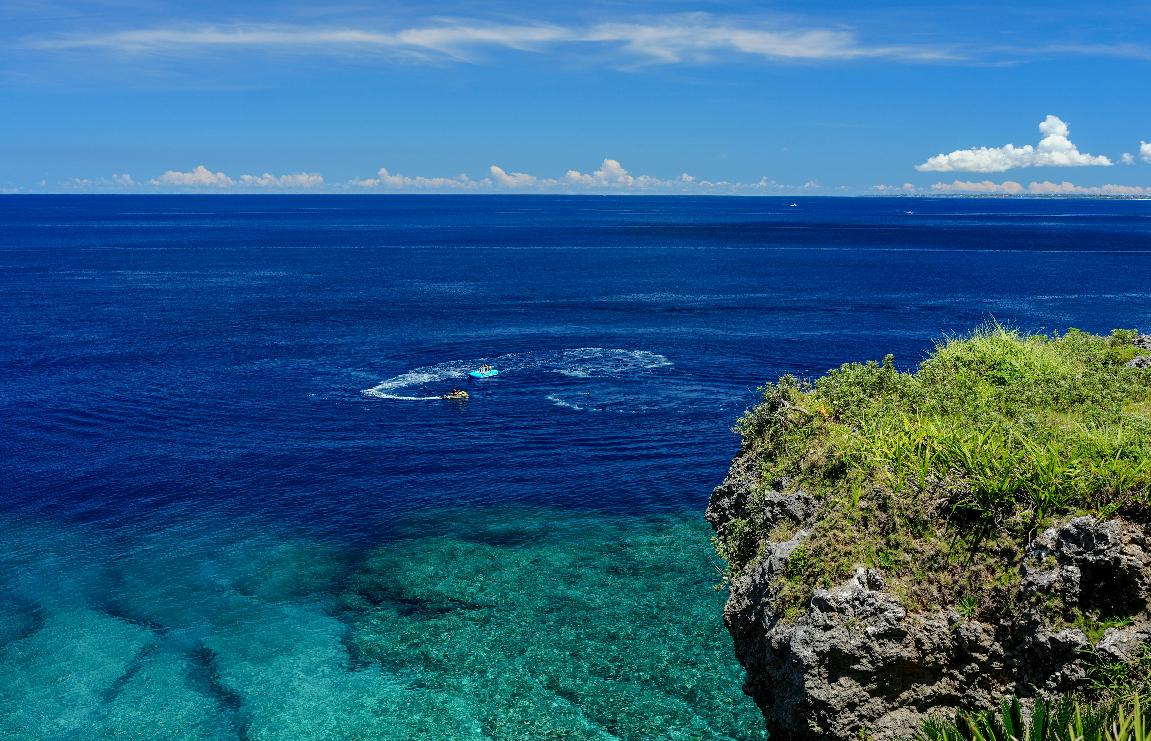 沖縄の透明な海の様子